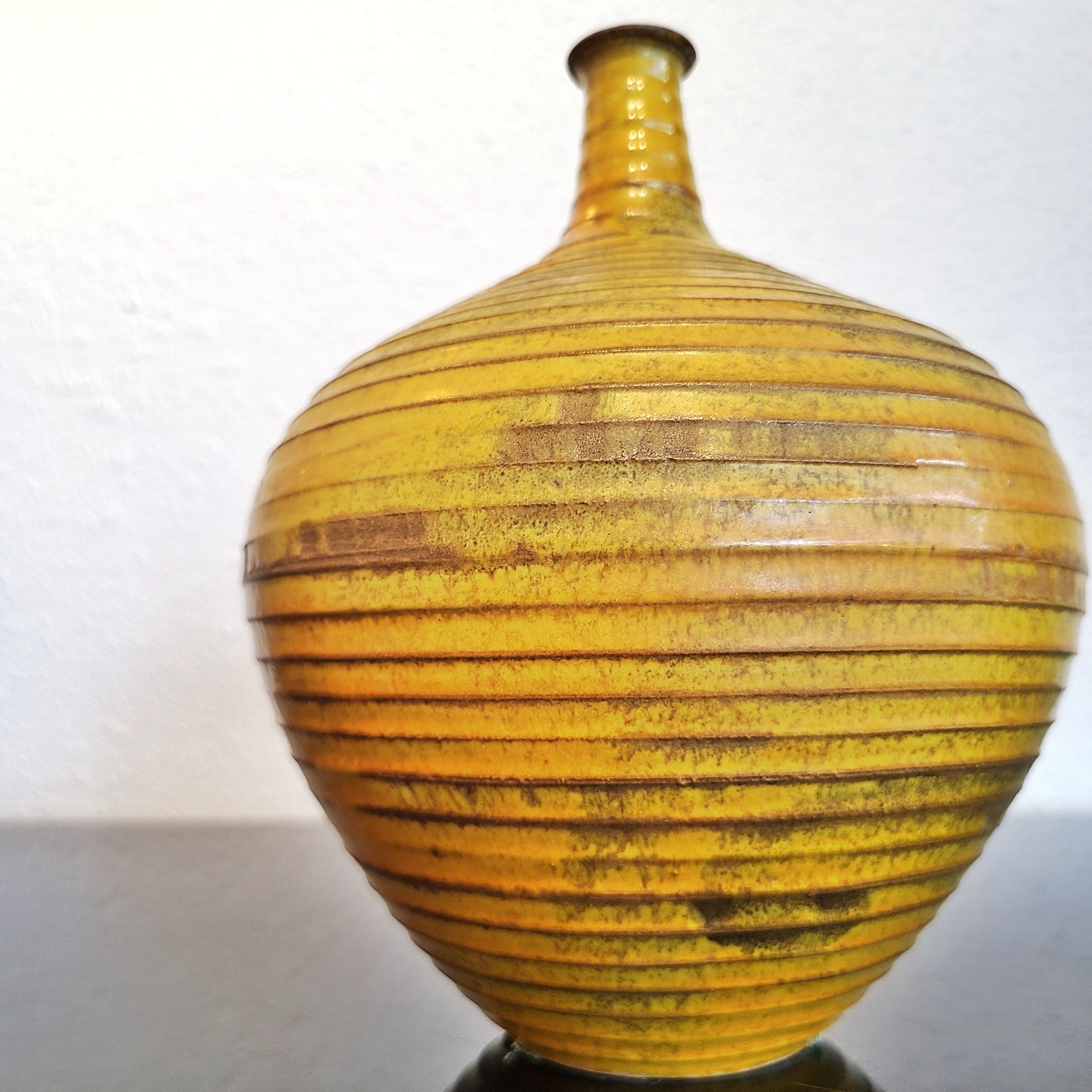 BULBOUS THIN-NECKED VASE WITH RIDGES BY ALVINO BAGNI