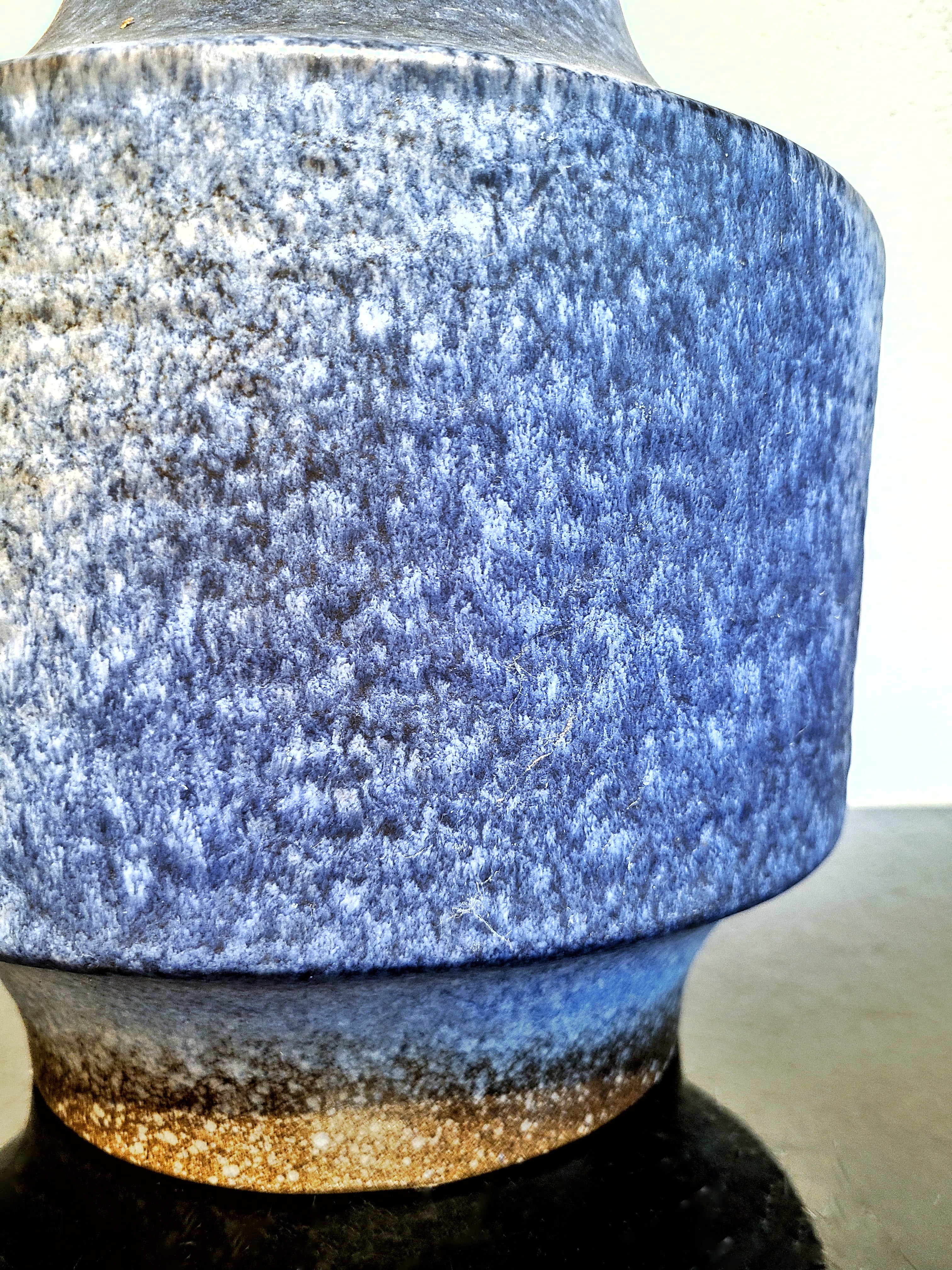 LARGE BLUE AND WHITE FRITZ VAN DAALEN FLO0R VASE Nr. 194/45