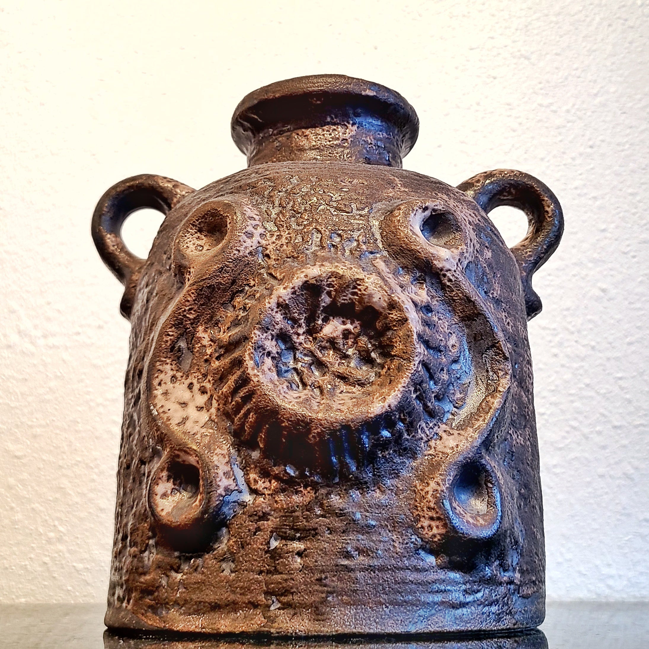CARSTENS TÖNNIESHOF BROWN AND PINK ‘MOONCRATER’ VASE Nr. 7952/22