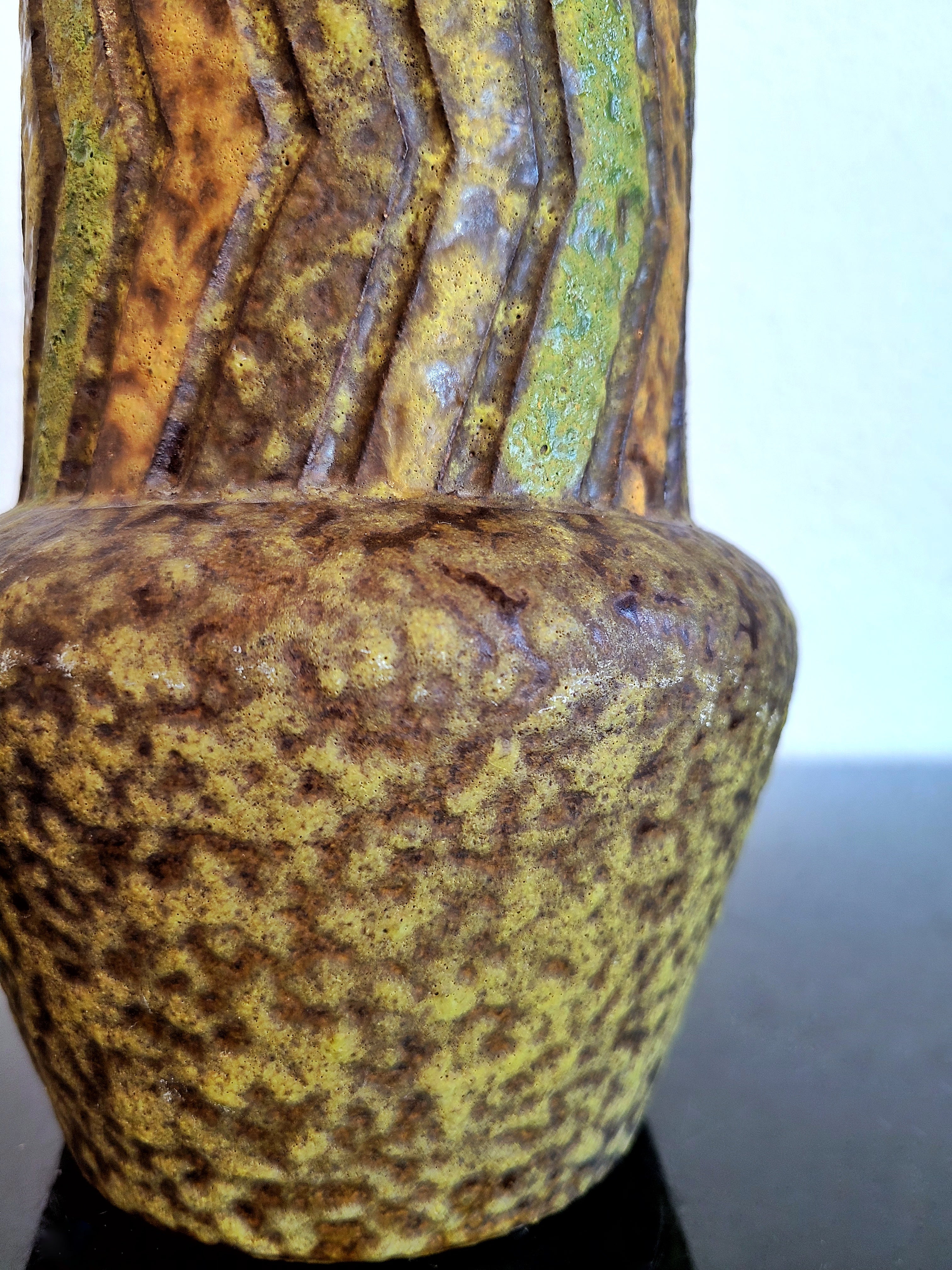 LARGE HAND-THROWN ITALIAN VASE ATTRIB. ALVINO BAGNI