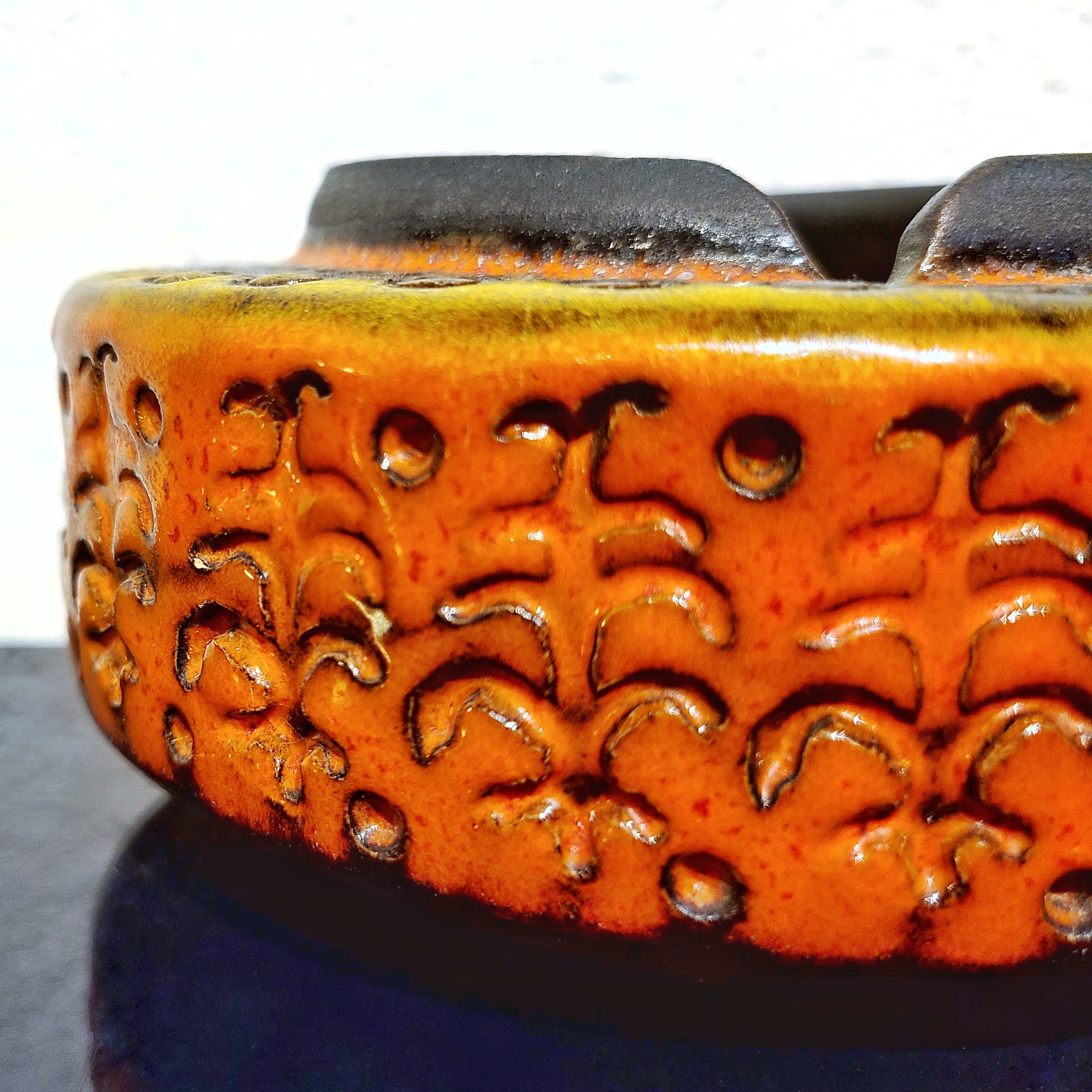 ALDO LONDI ‘GENOVESE’ DÉCOR ASHTRAY FOR BITOSSI CERAMICHE