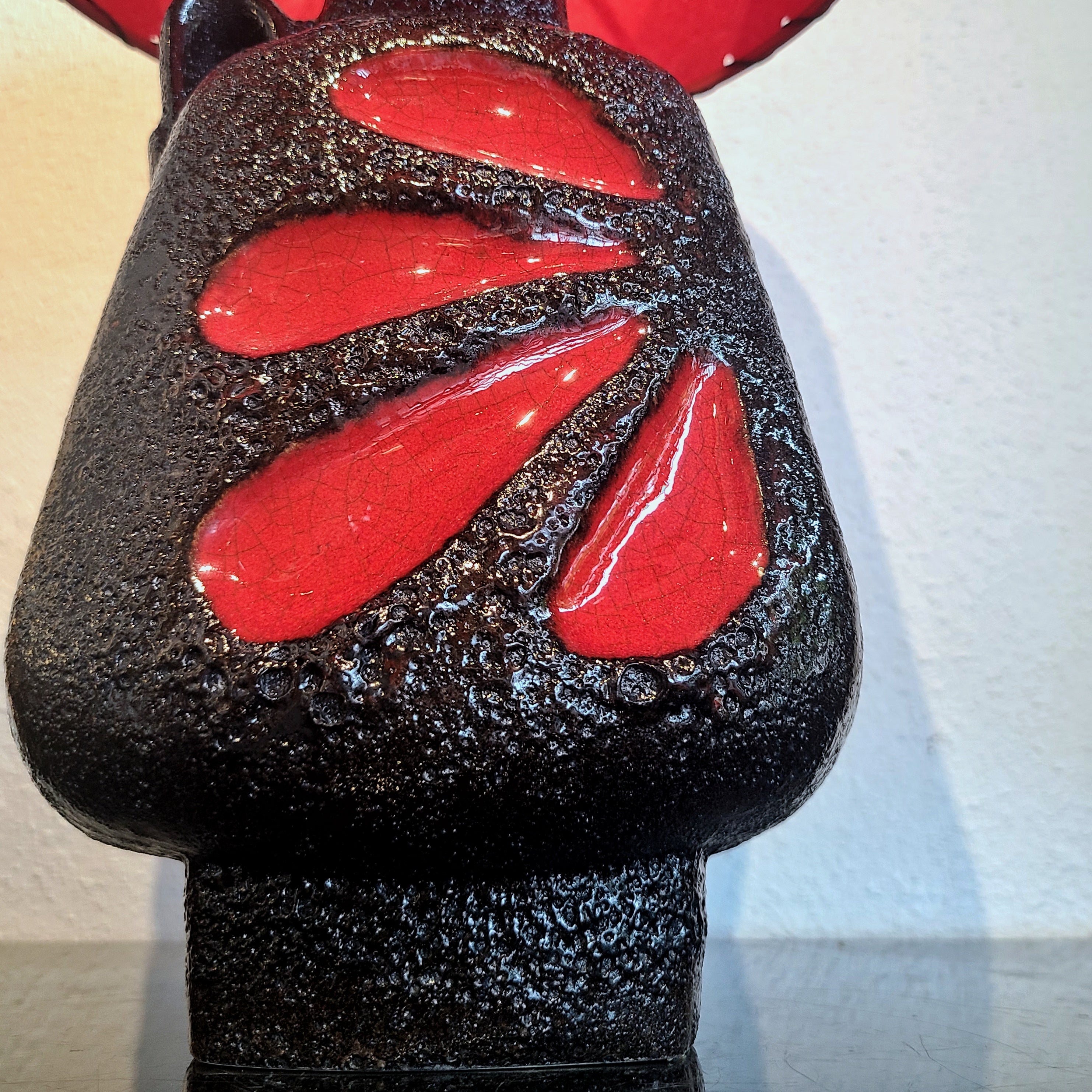 RARE EMONS & SÖHNE RED-ON-BLACK ‘PETAL’ DÉCOR TABLE LAMP