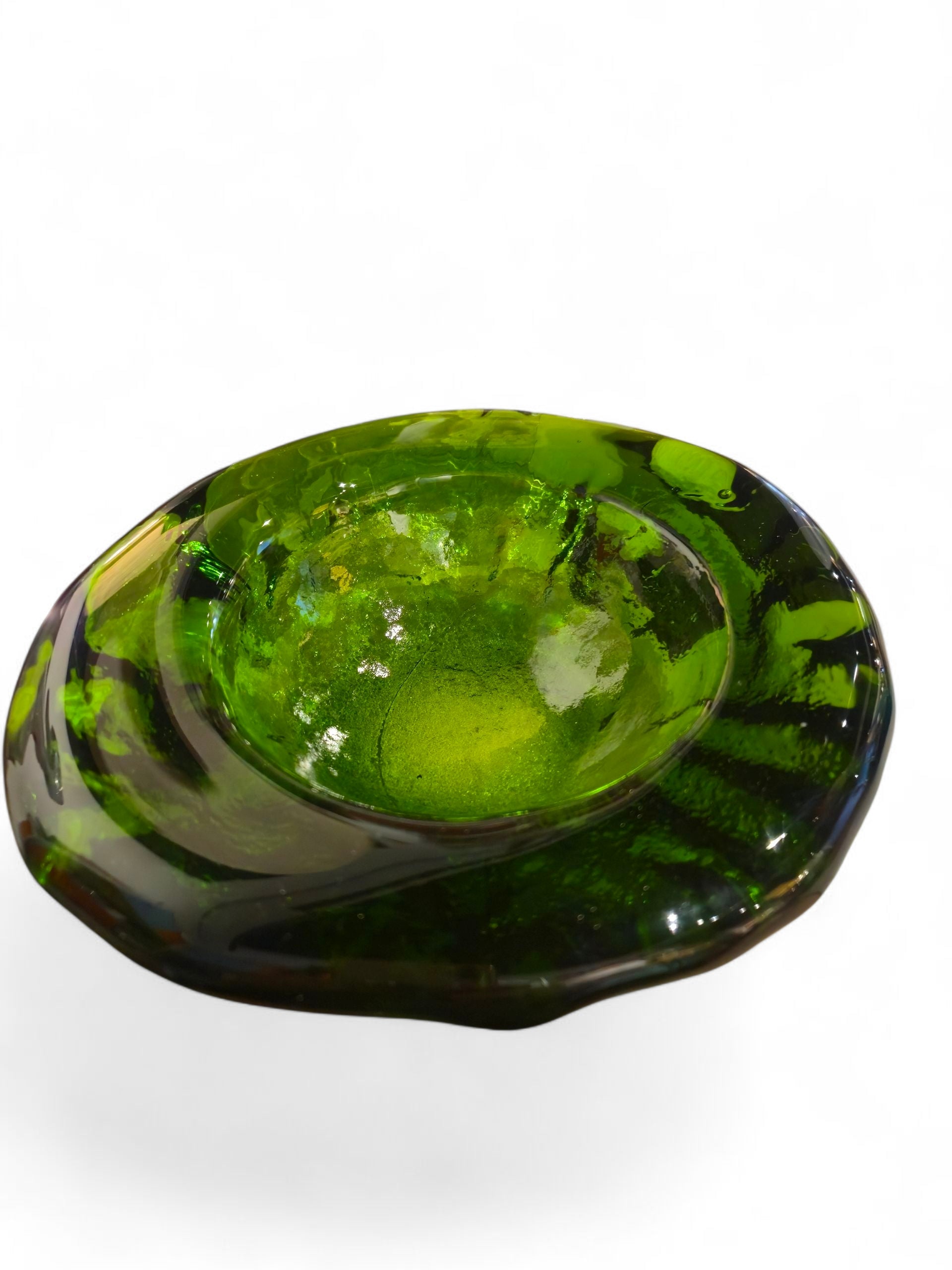 FREE-FORM EMERALD GREEN GLASS ASHTRAY/VIDE POCHE BY BLENKO