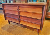 DIMINUTIVE MAHOGANY WINDOW CABINET BY HUNGERFORD FURNITURE, CO.