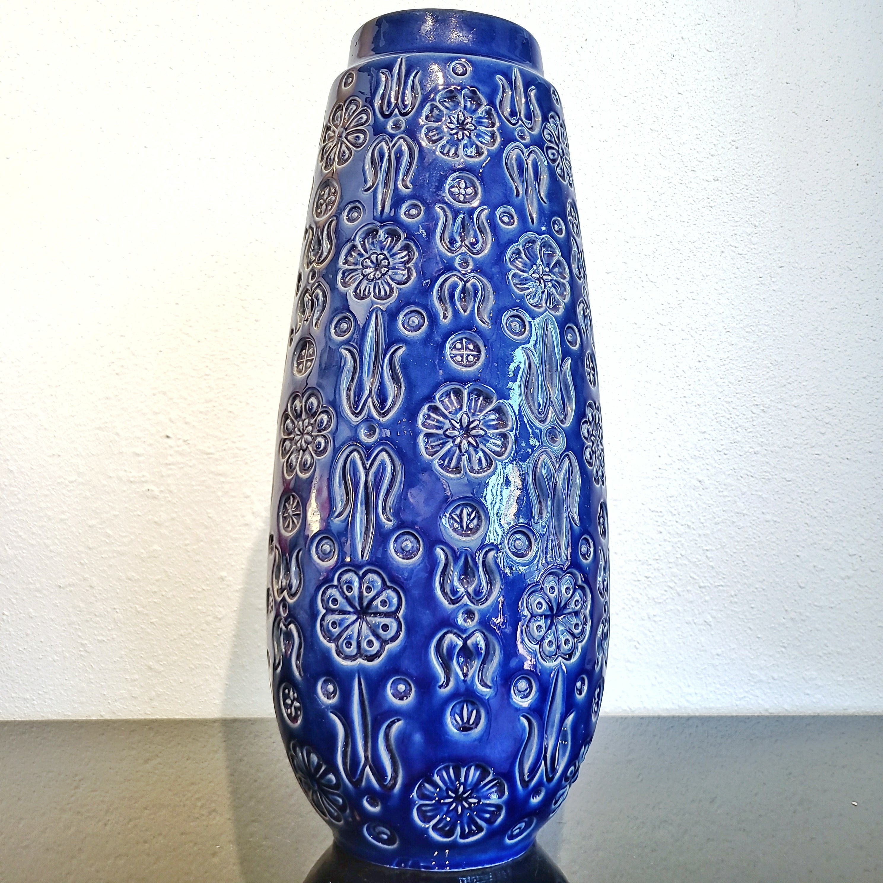 GIANT BLUE SCHEURICH ‘BERNINA’ VASE Nr. 265/52