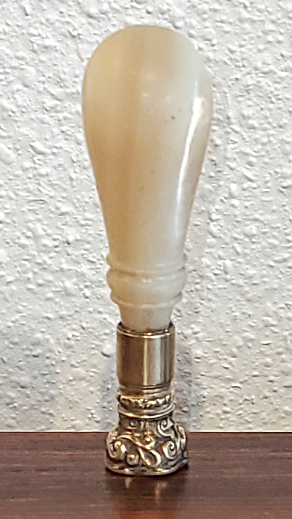 ANTIQUE VICTORIAN MOTHER-OF-PEARL PETSCHAFT (1900)
