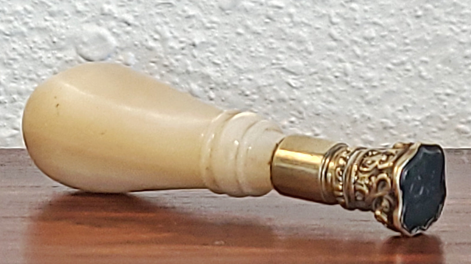 ANTIQUE VICTORIAN MOTHER-OF-PEARL PETSCHAFT (1900)