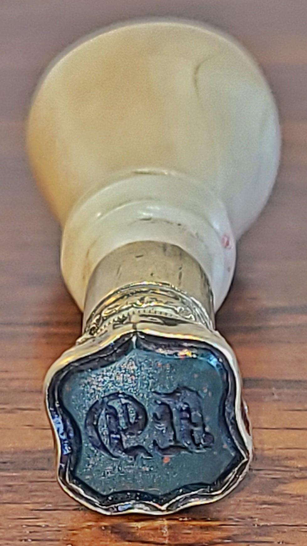 ANTIQUE VICTORIAN MOTHER-OF-PEARL PETSCHAFT (1900)