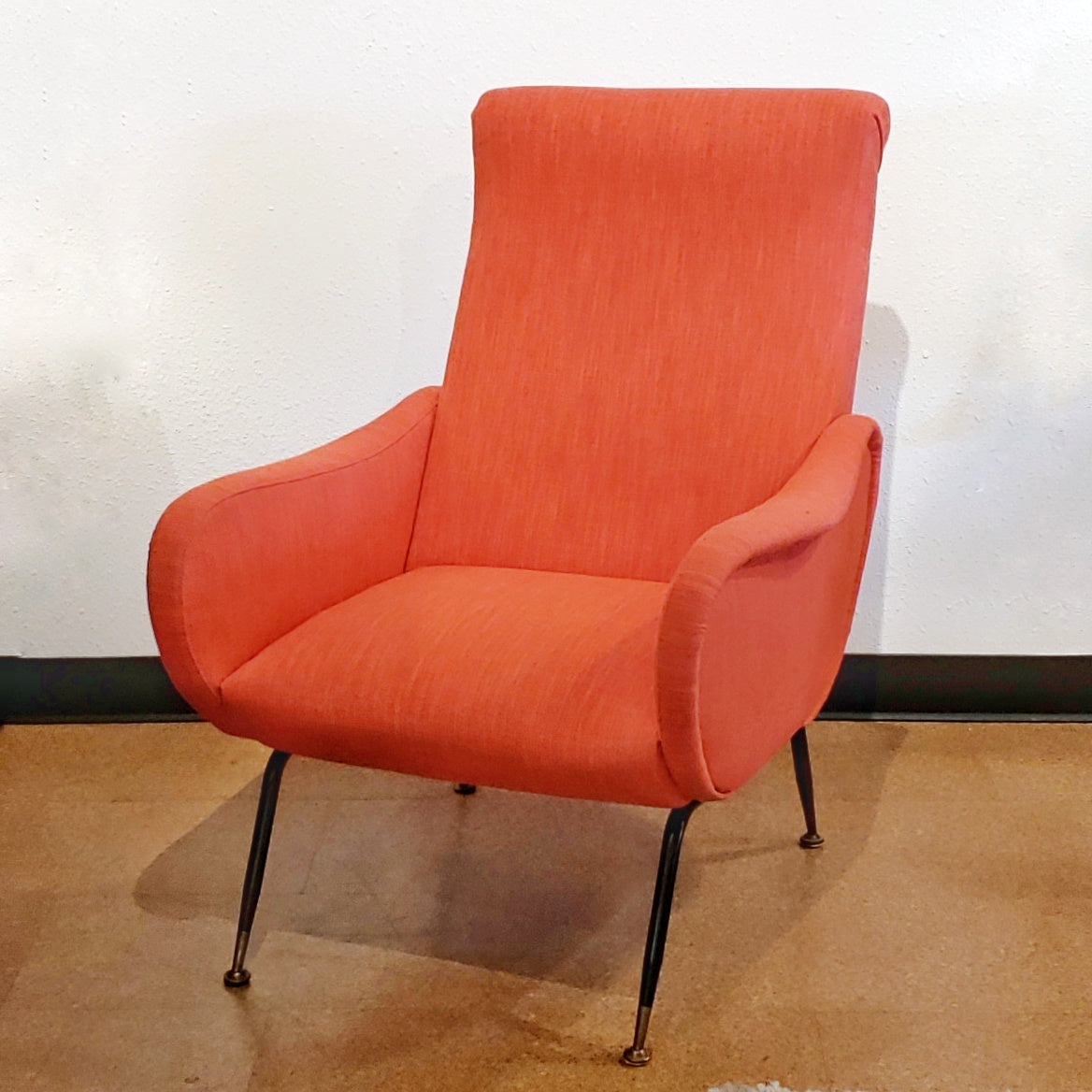 1950s ITALIAN LOUNGE CHAIR IN THE STYLE OF MARCO ZANUSO