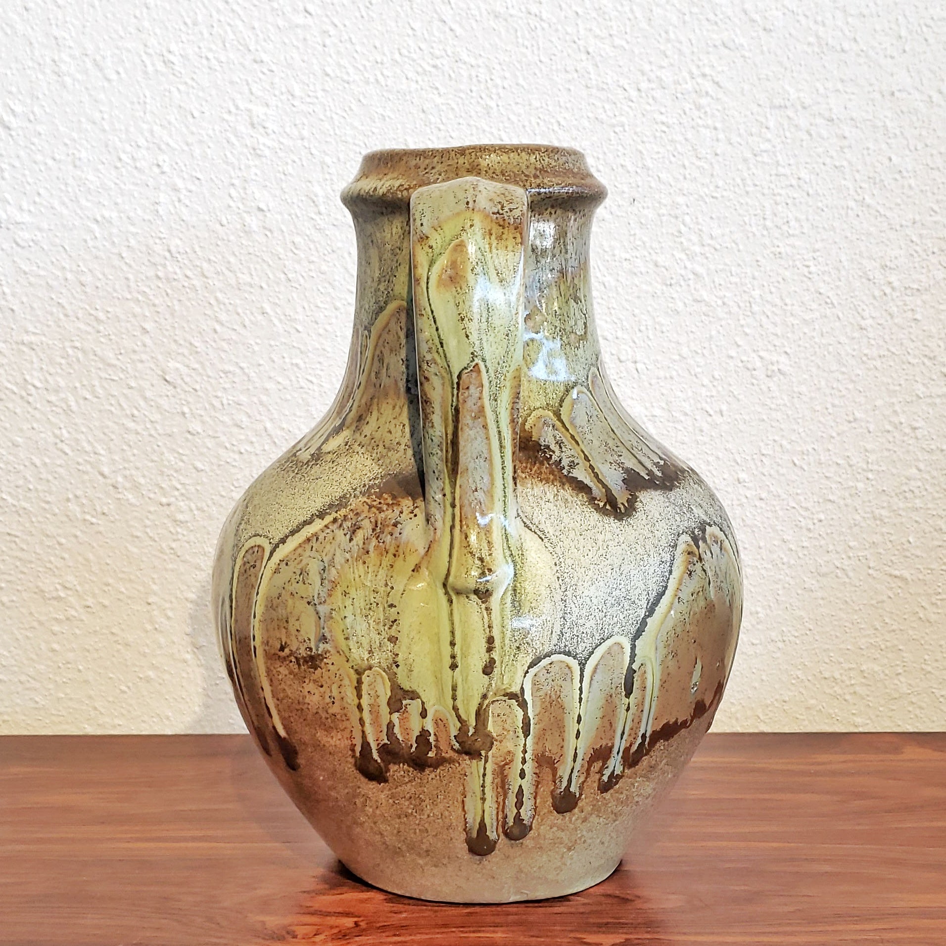 CARSTENS TÖNNIESHOF JUG VASE WITH GREEN LAVA GLAZE Nr. 7056/25
