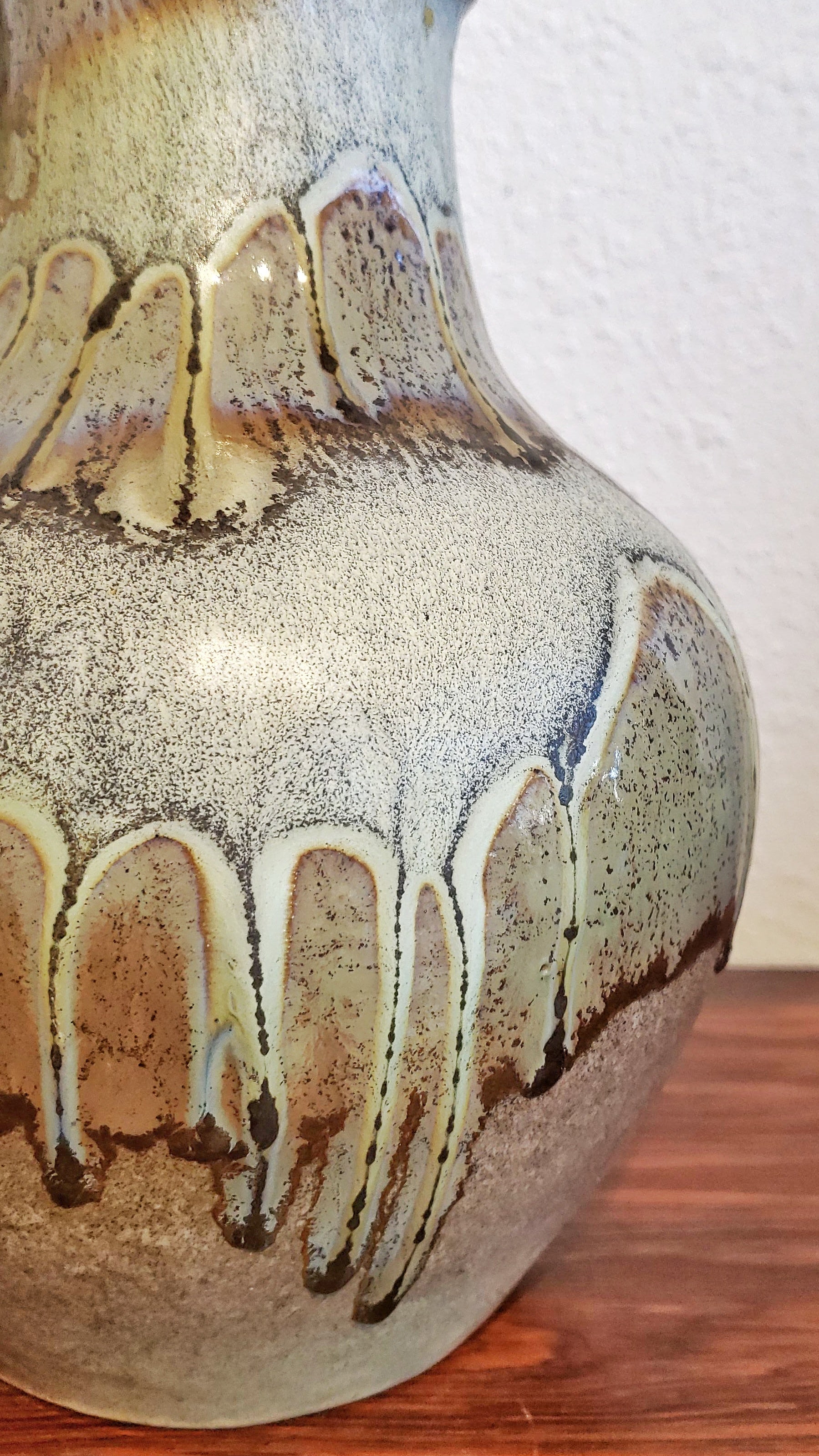 CARSTENS TÖNNIESHOF JUG VASE WITH GREEN LAVA GLAZE Nr. 7056/25