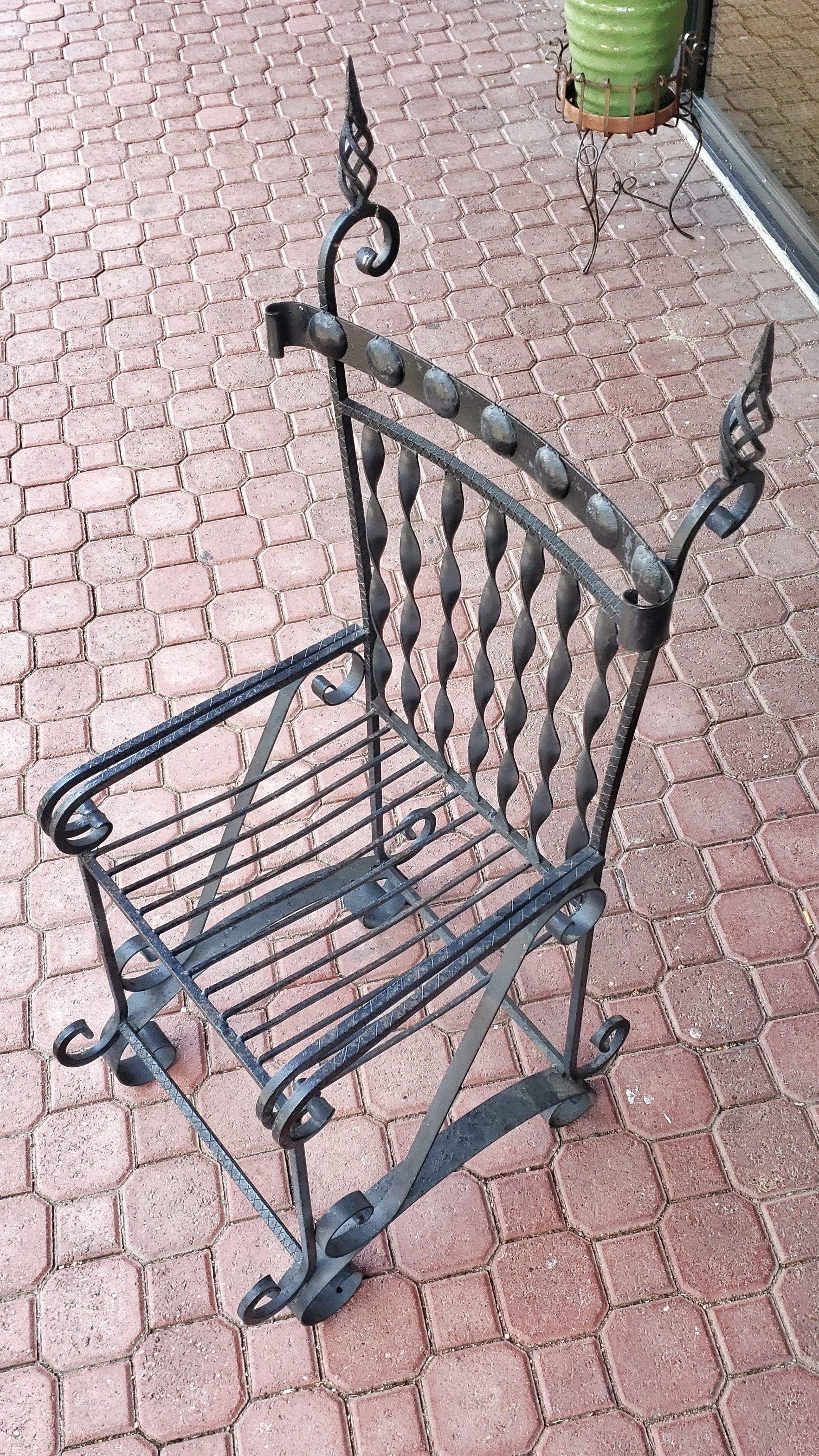 IRON MEDIEVAL STYLE GARDEN CHAIR