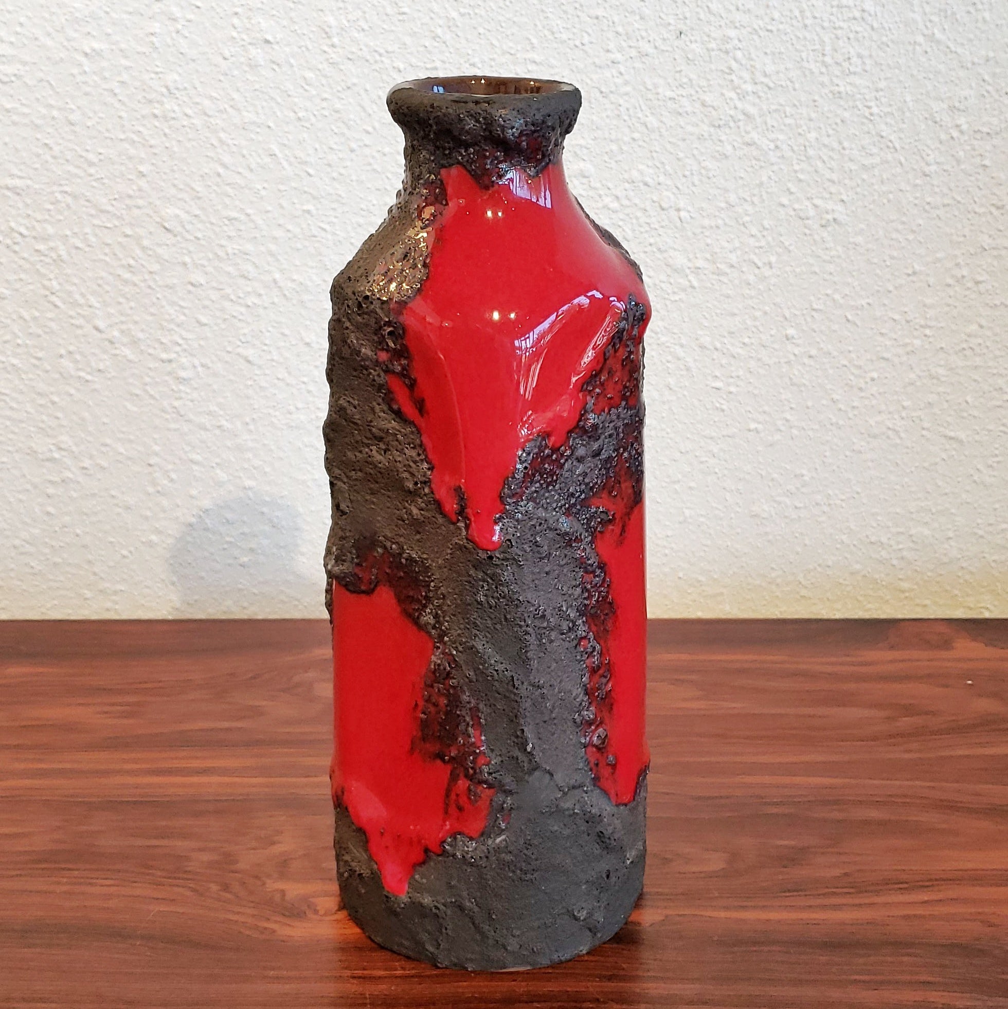 MAREI KERAMIK BLACK ON RED VOLCANIC BOTTLE VASE Nr. 4107