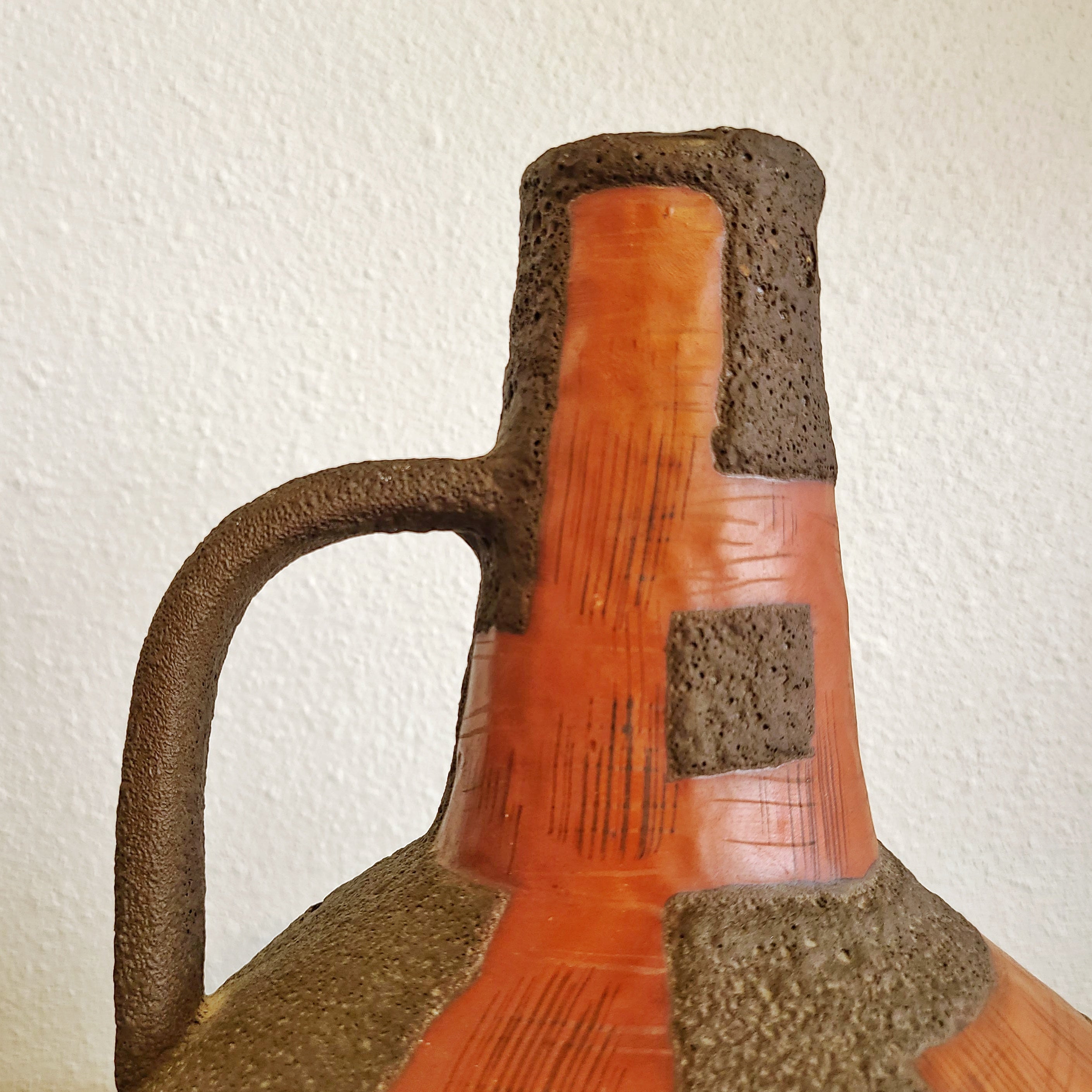 CARSTENS ‘ATELIER’ HANDLE VASE Nr. 201 (RARE DÉCOR)