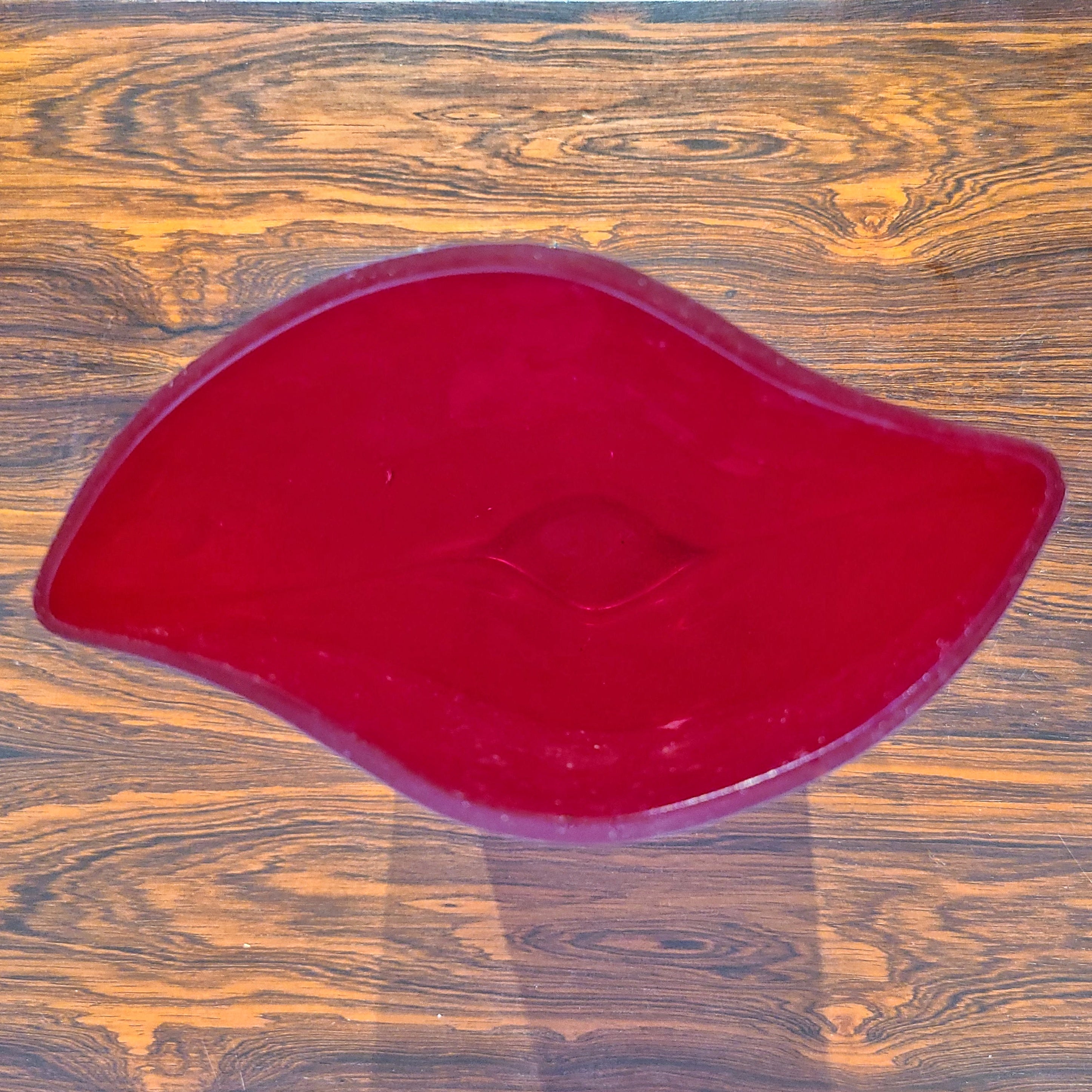 DEEP RED BATTUTO CYCLONE ART GLASS VASE