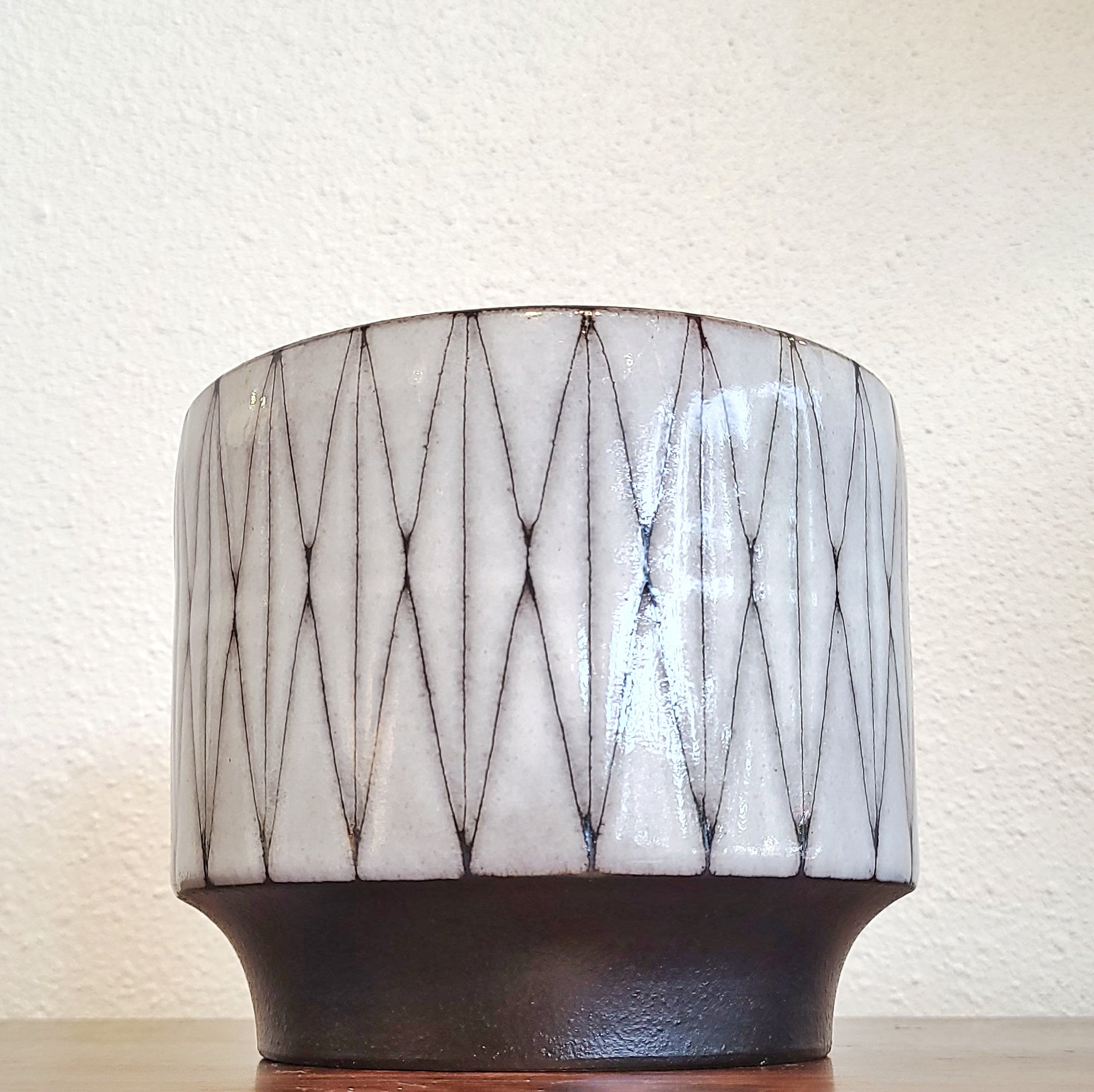 LARGE STUDIO POTTERY CACHEPOT BY WILHELM AND ELLY KUCH