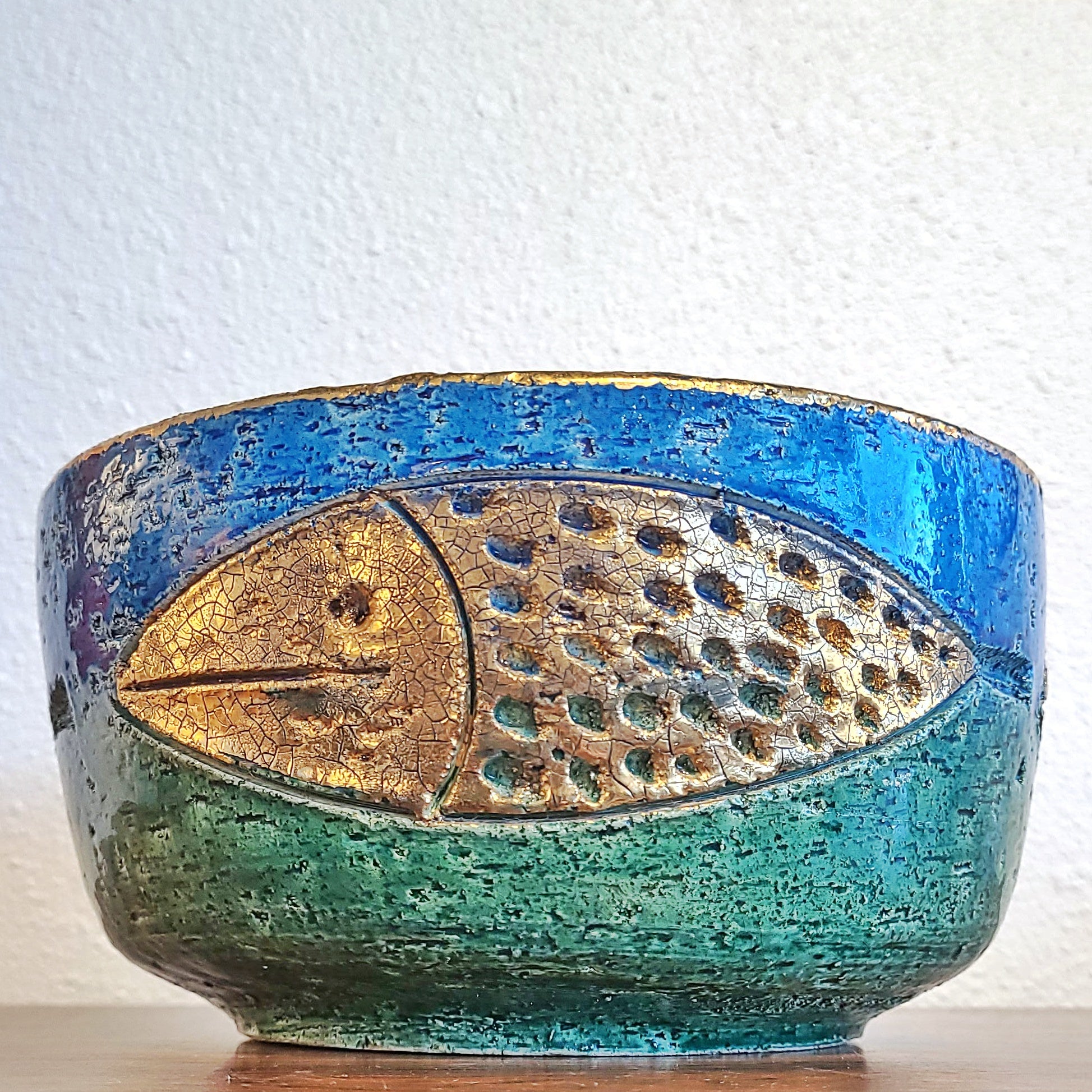 LARGE BITOSSI CENTERPIECE BOWL WITH GOLDEN FISH MOTIF