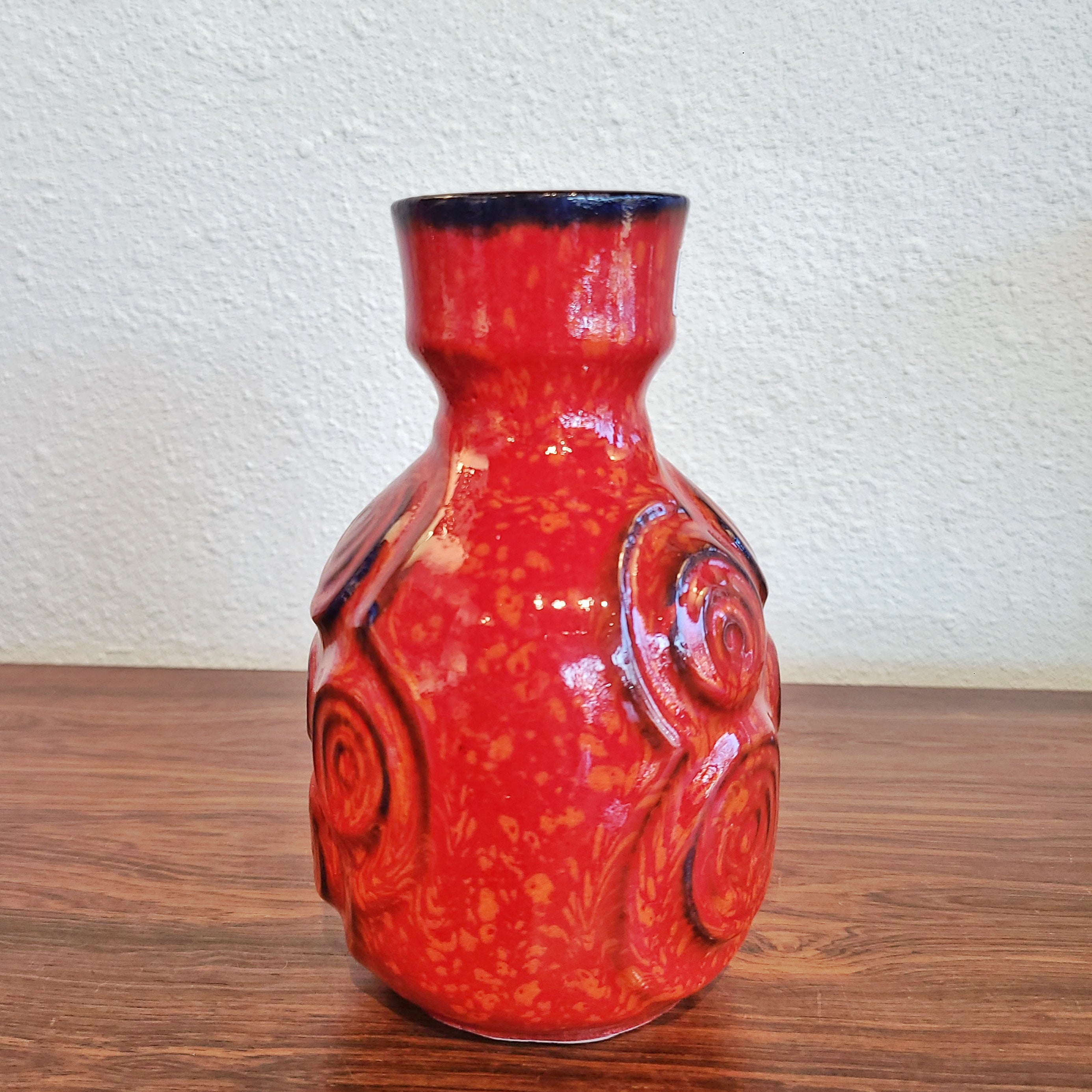 BAY KERAMIK RELIEF DÉCOR ‘TÖPFERMEISTER’ SERIES VASE Nr. 85/17
