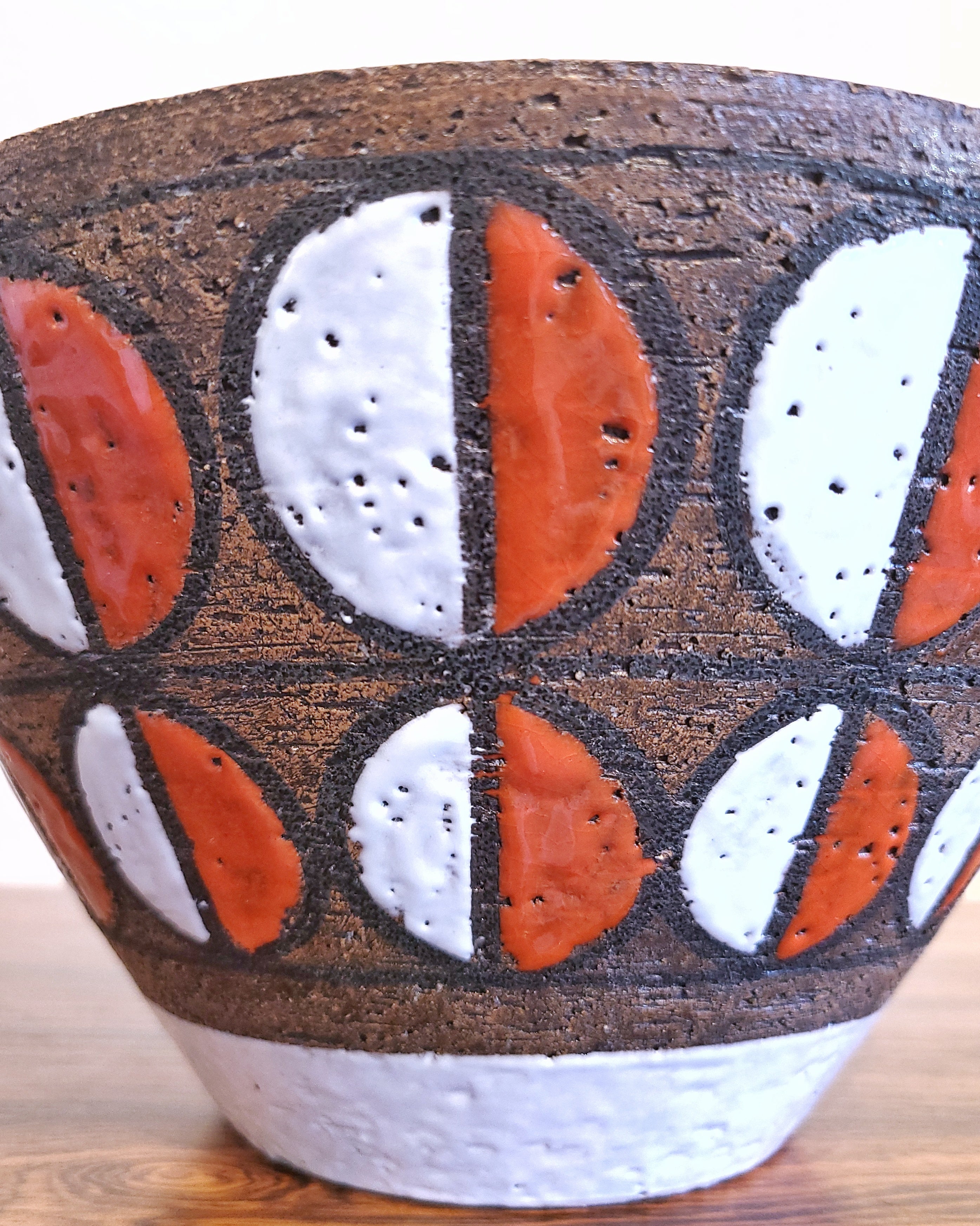 LARGE BITOSSI CERAMIC BOWL WITH SEMICIRCLES