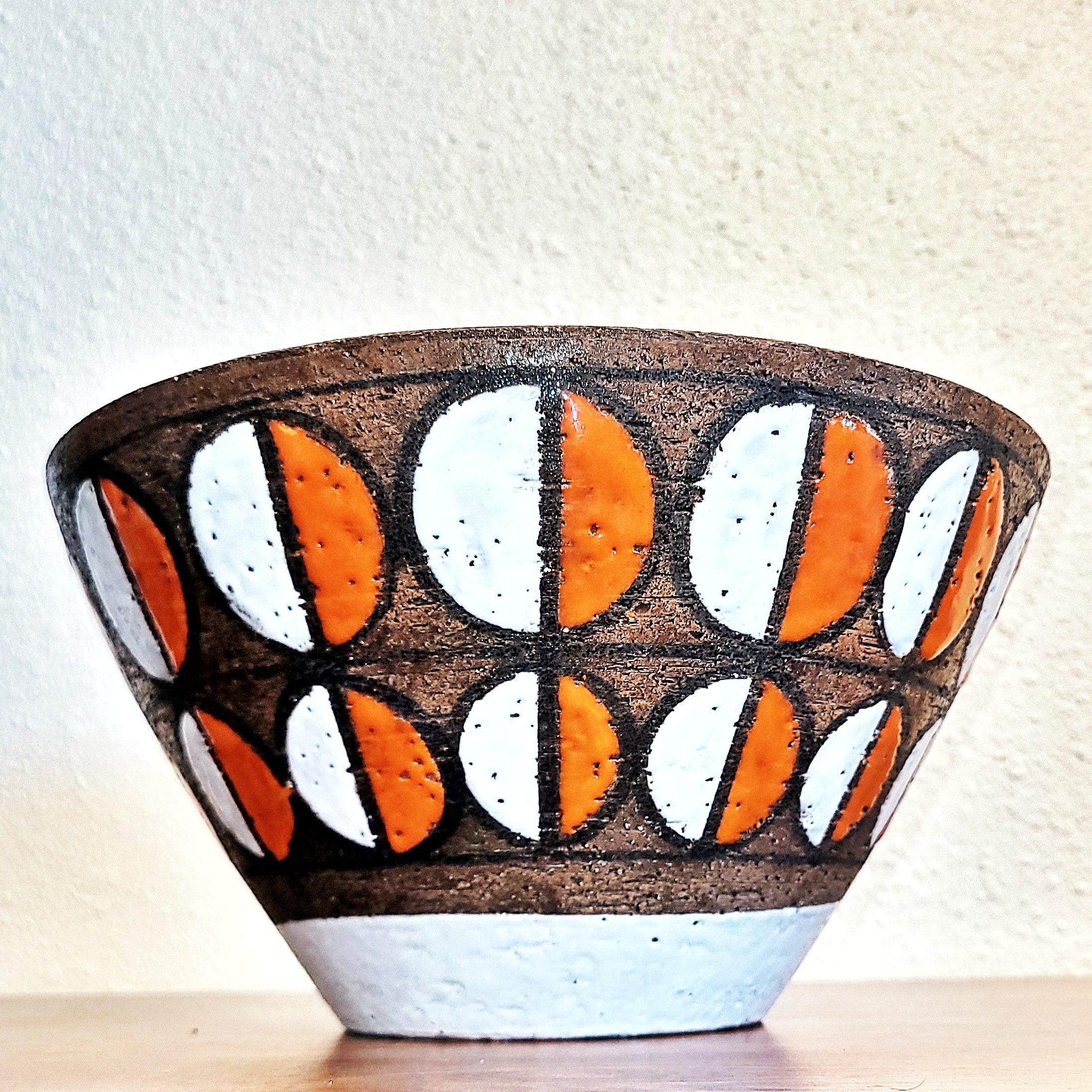 LARGE BITOSSI CERAMIC BOWL WITH SEMICIRCLES