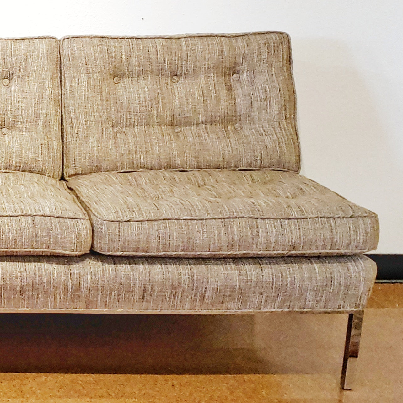 ARMLESS SOFA WITH CHROMED STEEL PLATFORM BASE